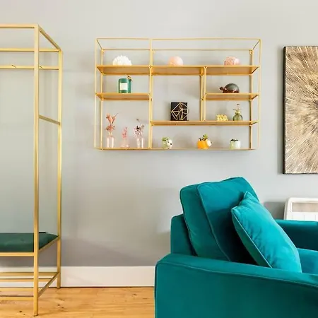 Bright & Spacious Harbourside Flat *
