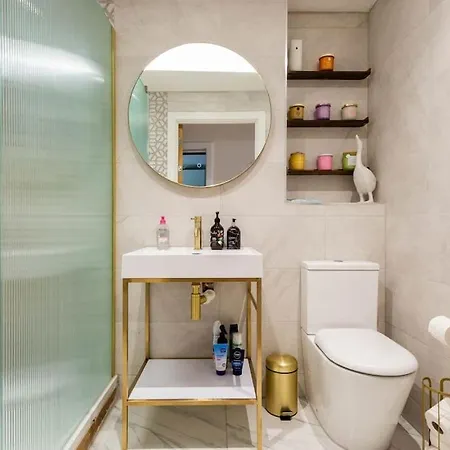 Bright & Spacious Harbourside Flat Bristol