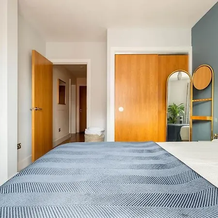 Bright & Spacious Harbourside Flat 公寓
